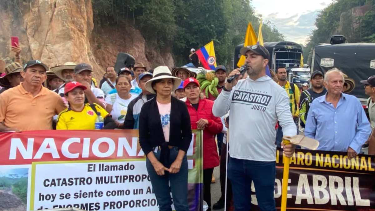 bloqueos viales Santander — Bloqueos Viales Afectan Distribución en Santander y Norte de Santander