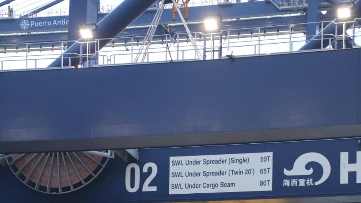 reperfiladora Metro Medellín — Medellín recibe moderna reperfiladora para su sistema Metro