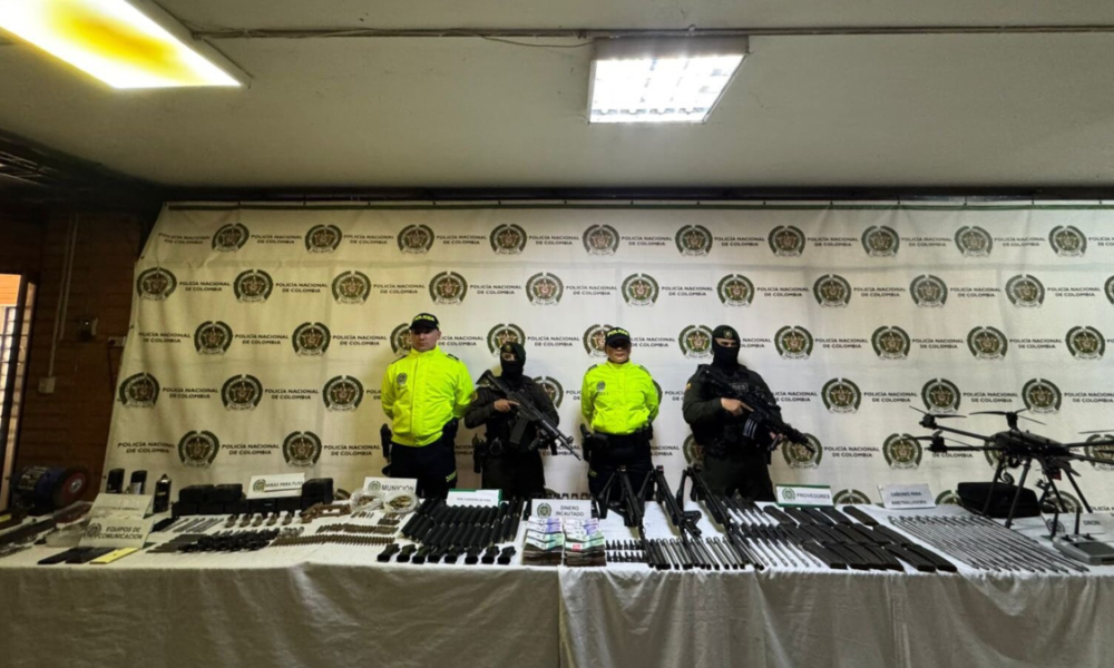 Armería ilegal Medellín — FBI y Policía desmantelan armería ilegal en Medellín