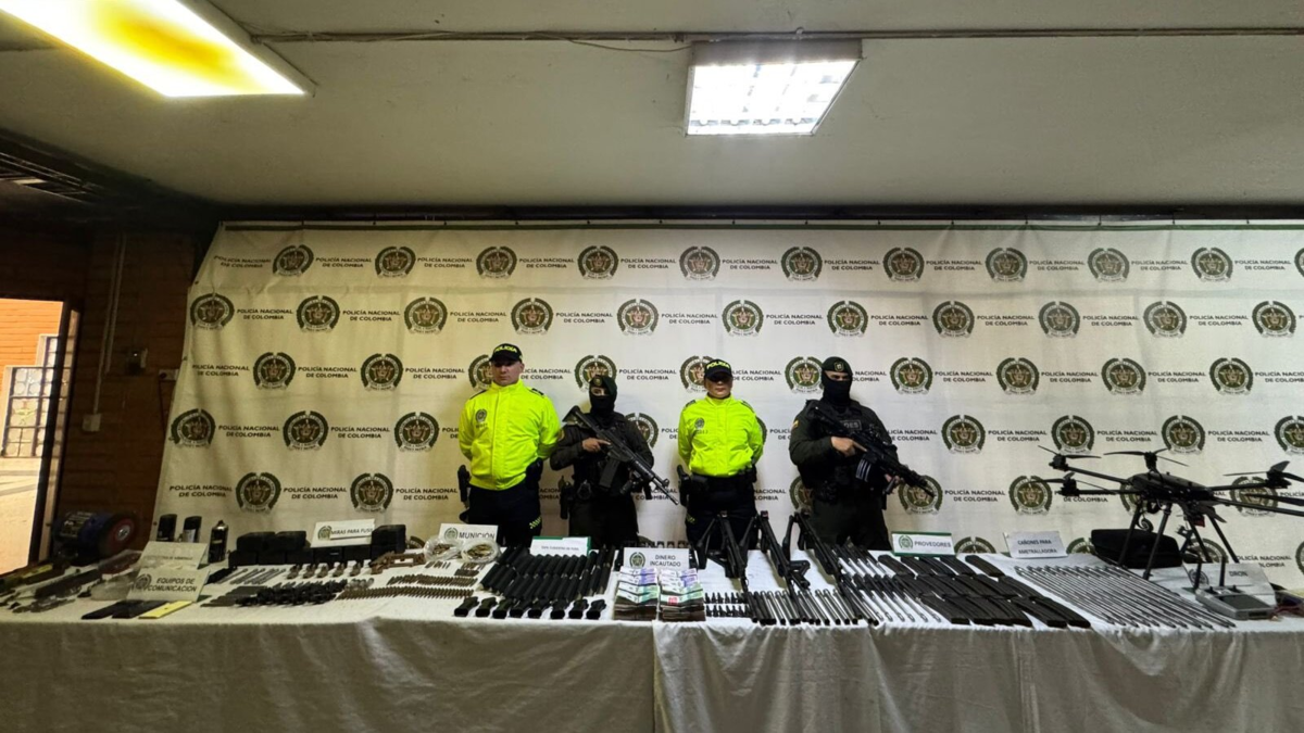 Armería ilegal Medellín — FBI y Policía desmantelan armería ilegal en Medellín