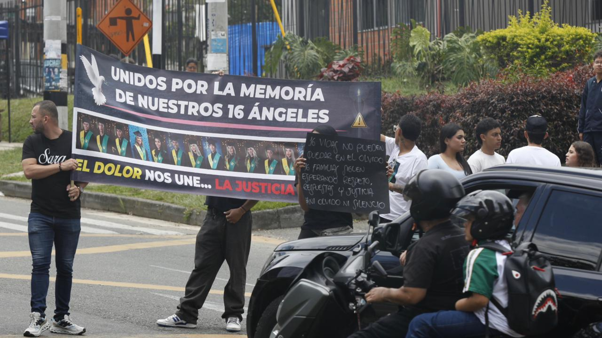 Tragedia Liceo Antioqueño — Familias de víctimas de la Tragedia Liceo Antioqueño exigen justicia y denuncian