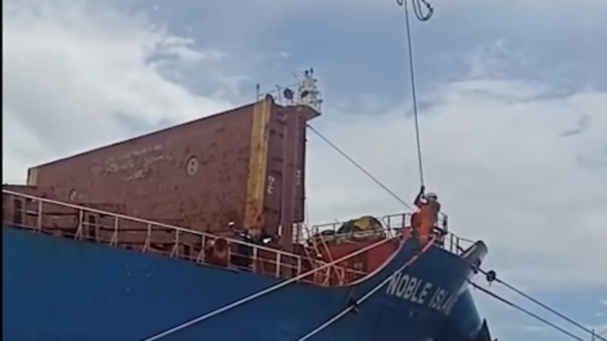 Incidente Puerto Buenaventura — Incidente Puerto Buenaventura: Operario Quedó Colgando de una Cuerda en el Puert