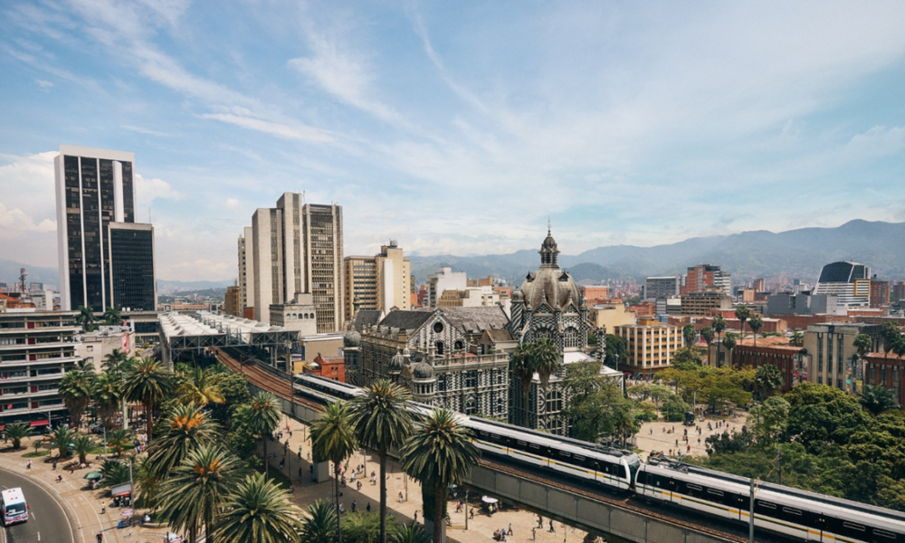 Medellín capital Antioquia — Medellín capital Antioquia: 200 años de historia y evolución tecnológica