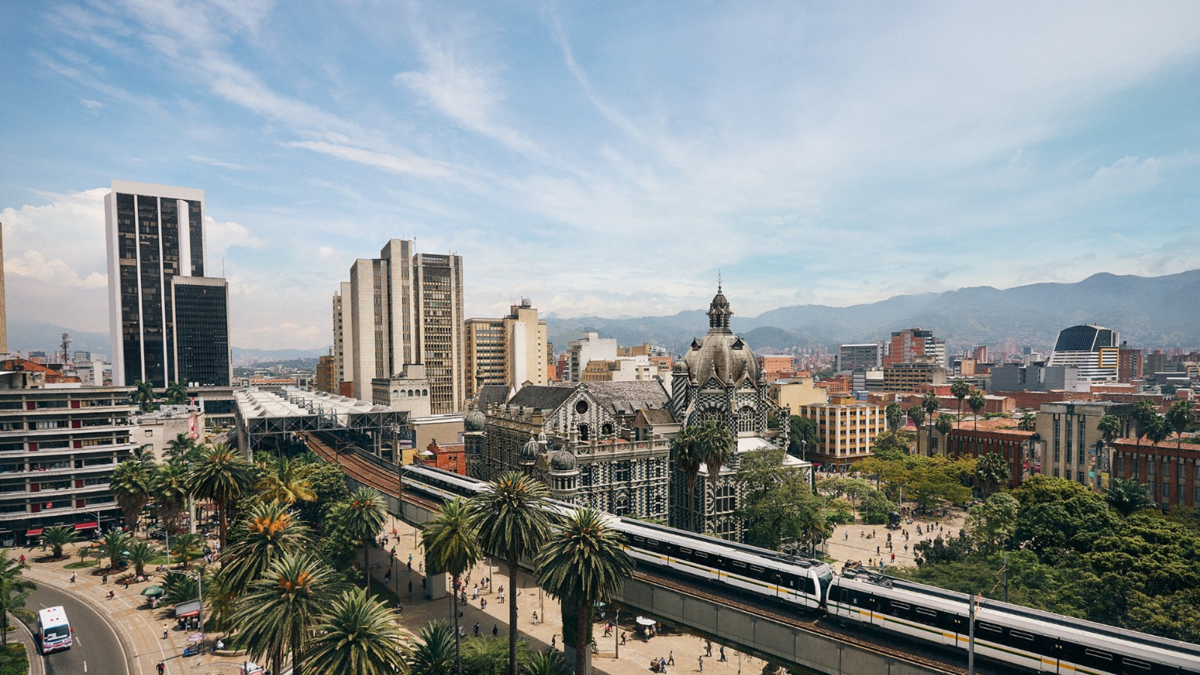 Medellín capital Antioquia — Medellín capital Antioquia: 200 años de historia y evolución tecnológica