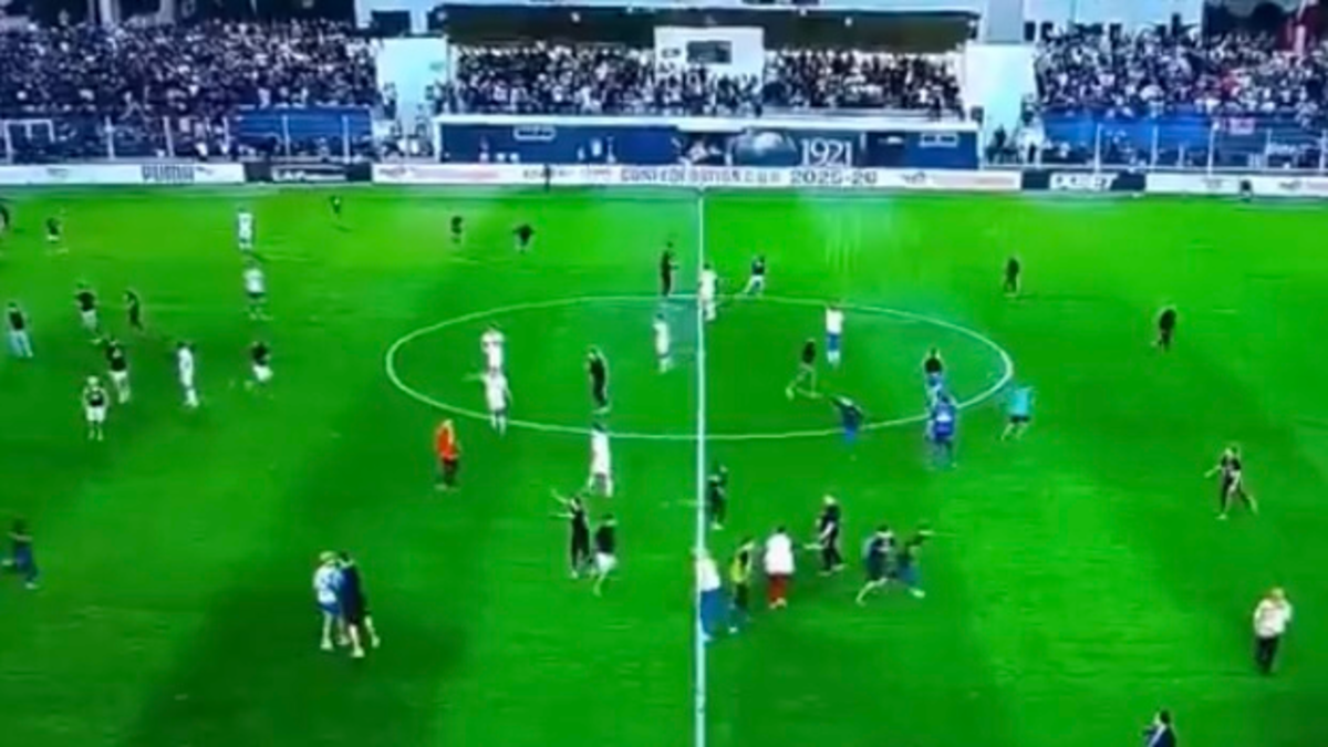 violencia partido fútbol — Impactante violencia partido fútbol en Marruecos genera caos en Copa Confederaci