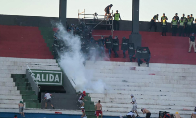 violencia clásico paraguayo — Violencia en clásico paraguayo: partido suspendido y más de cien detenidos en As