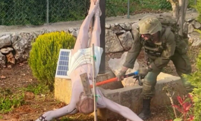 soldado israelí destruye estatua — Soldado israelí destruye estatua: Investigación penal en Líbano por incidente gr