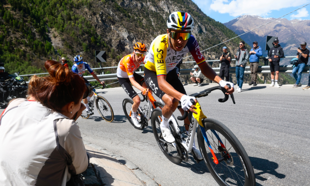 Egan Bernal etapa 4 — Egan Bernal defiende podio en etapa 4 del Tour de los Alpes