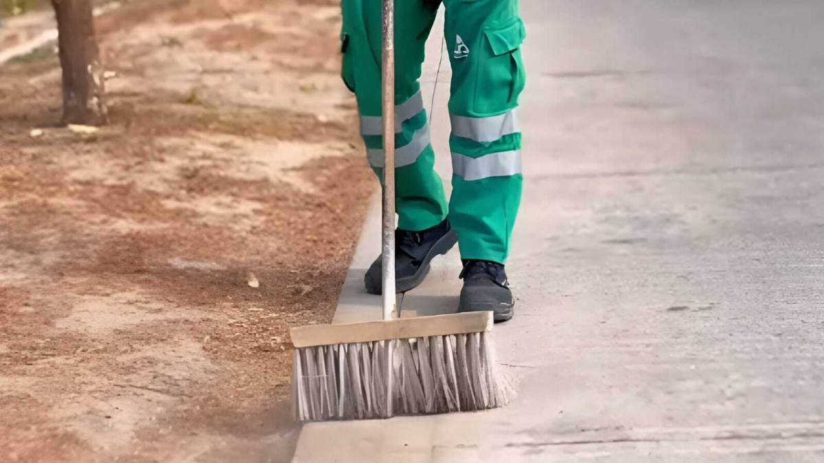 transformación botellas PET — Atlántico lidera proyecto de transformación botellas PET en escobas industriales
