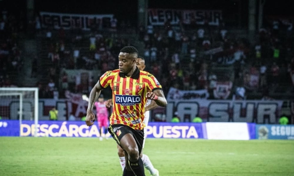 daños carro Jordy Monroy — Vandalismo en Sede del Pereira: Carro de Jordy Monroy Afectado