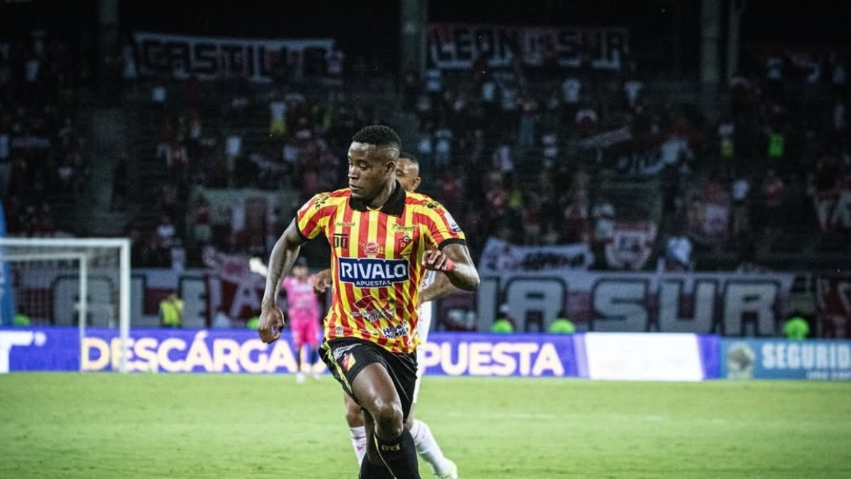 daños carro Jordy Monroy — Vandalismo en Sede del Pereira: Carro de Jordy Monroy Afectado