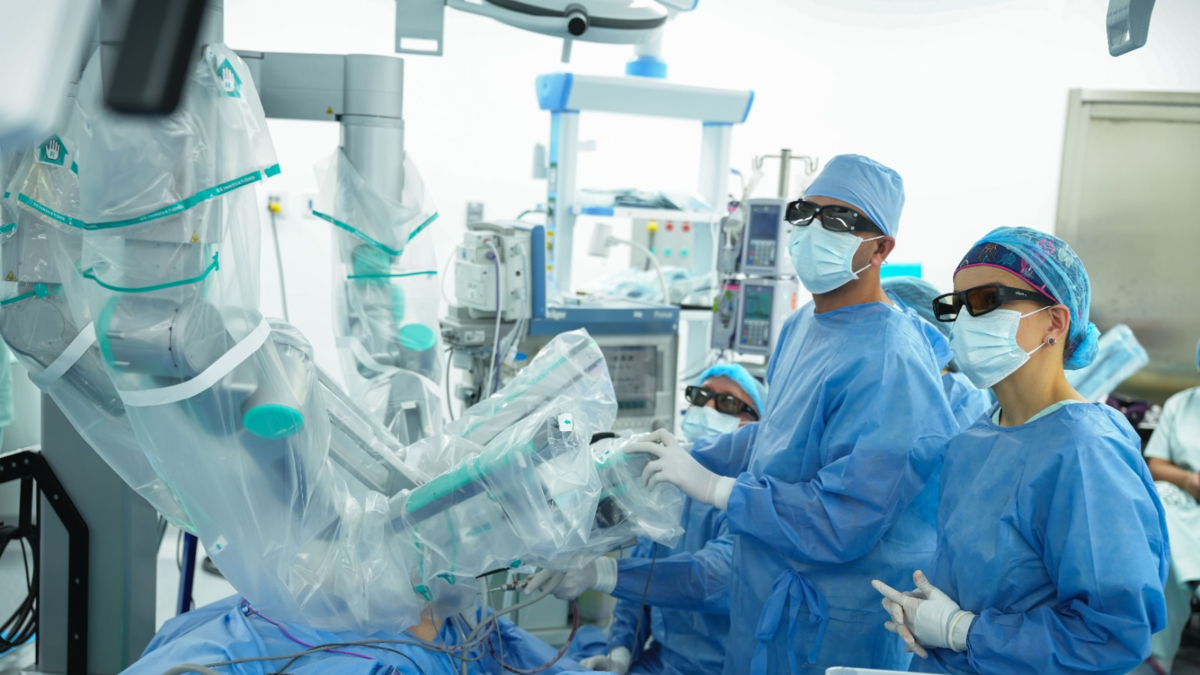 Robot Mantra 3 Colombia — Robot Mantra 3 Colombia: Primeras Cirugías Robóticas en Santander