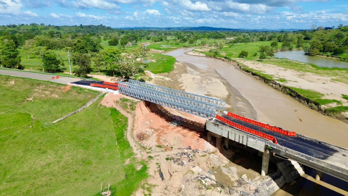 Puente río Mulatos — Habilitan Puente Río Mulatos: Reactivación Vial Estratégica en Urabá Antioqueño