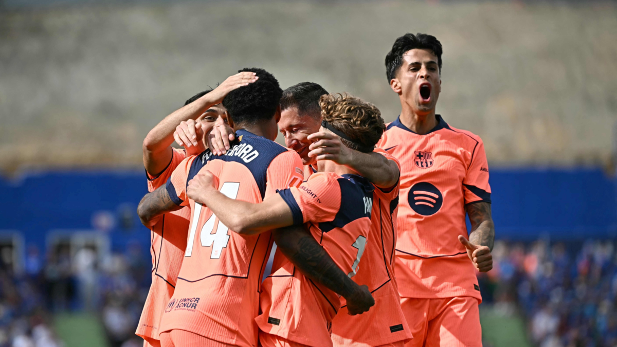 Barcelona cerca título — Barcelona vence a Getafe 0-2 y se acerca al título de Liga