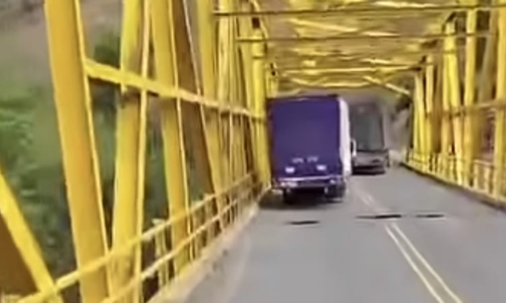 Ataque puente Panamericana — Ataque puente Panamericana: Intento de voladura genera cierre vial y rechazo gre