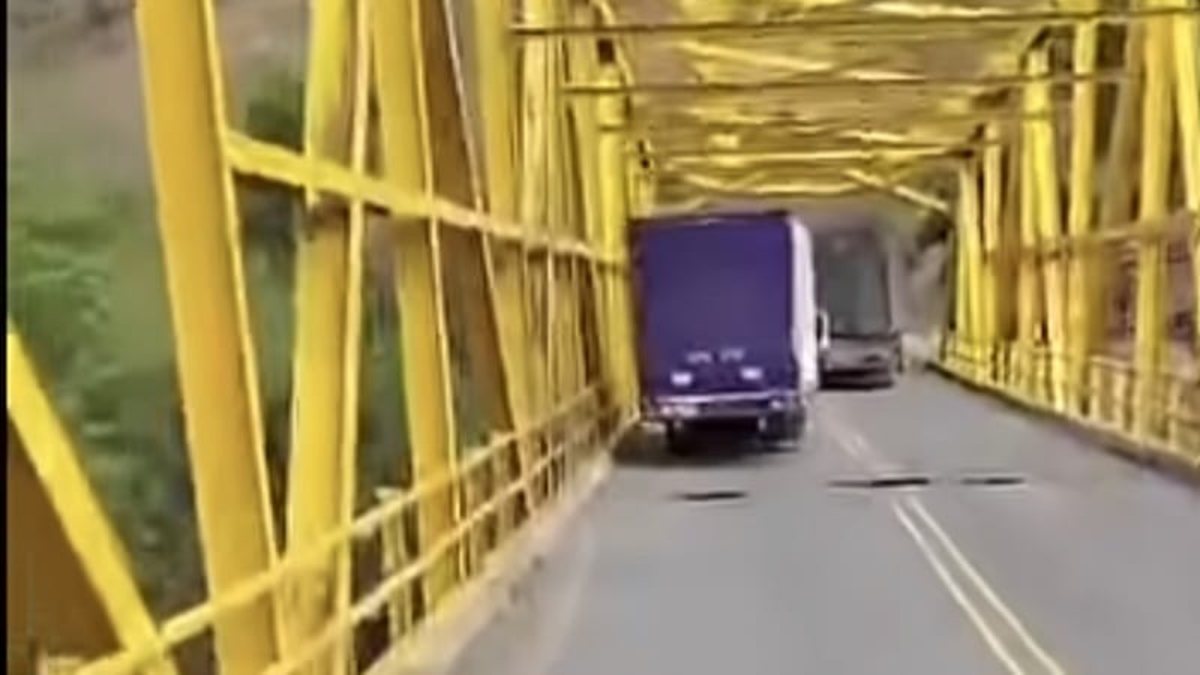 Ataque puente Panamericana — Ataque puente Panamericana: Intento de voladura genera cierre vial y rechazo gre