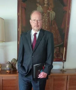 cambio de carrera hacia el arte — Profesional dejó banca de inversión para dedicarse al arte en Colombia