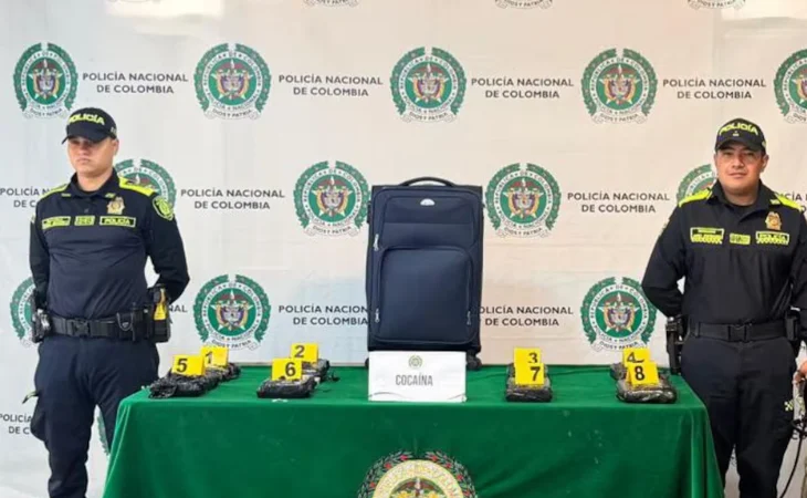 droga y rastreadores GPS — Hallan maleta con droga y rastreadores GPS en Aeropuerto El Dorado de Bogotá