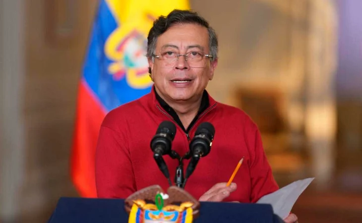 Sanción Petro desacato — Presidente Petro multado por desacato a orden judicial