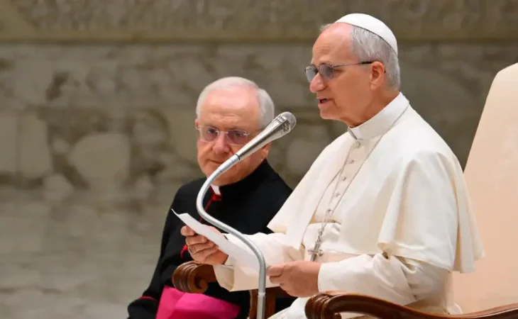 Papa León XIV clama contra — Papa León XIV clama por la paz en su primer Vía Crucis como Pontífice