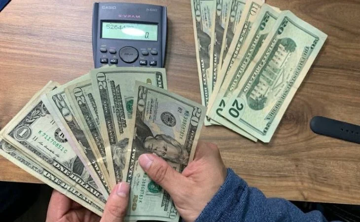 Precio del dólar — Precio del Dólar en Colombia Inicia Semana con Tendencia al Alza este 27 de abri