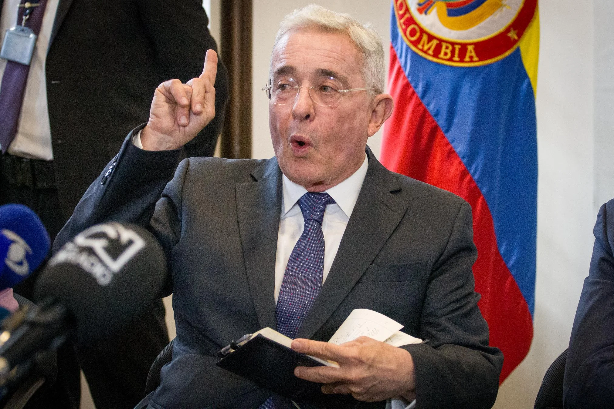 respuesta del Centro Democrático — Centro Democrático responde a Petro: "No esconda fracaso detrás de nuestro nombr