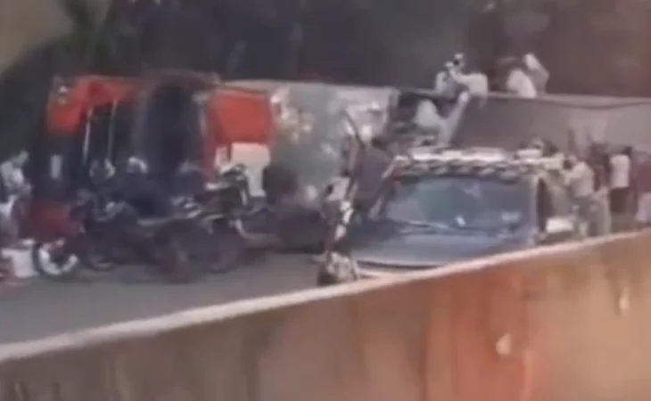 saqueo de camión volcado — Saquean camión volcado en vía Villeta-La Vega: qué pasó y por qué es peligroso