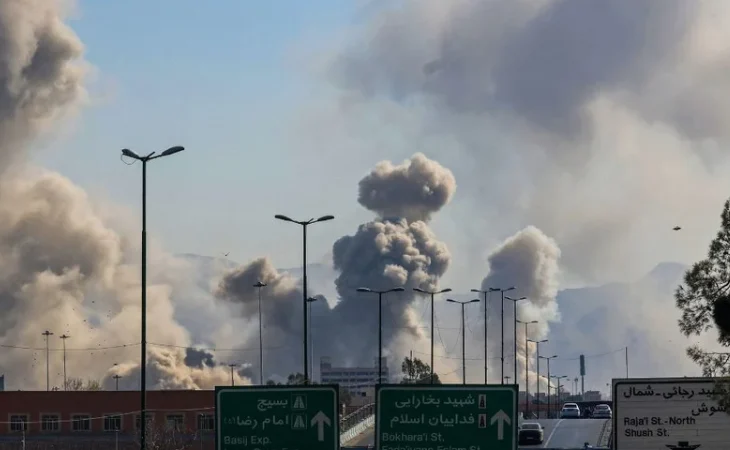 Trump anuncia ofensiva militar — Trump anuncia ofensiva militar contra líderes de Irán tras ataque