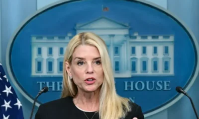Trump destituye fiscal general — Trump destituye fiscal general Pam Bondi y nombra sucesor interino