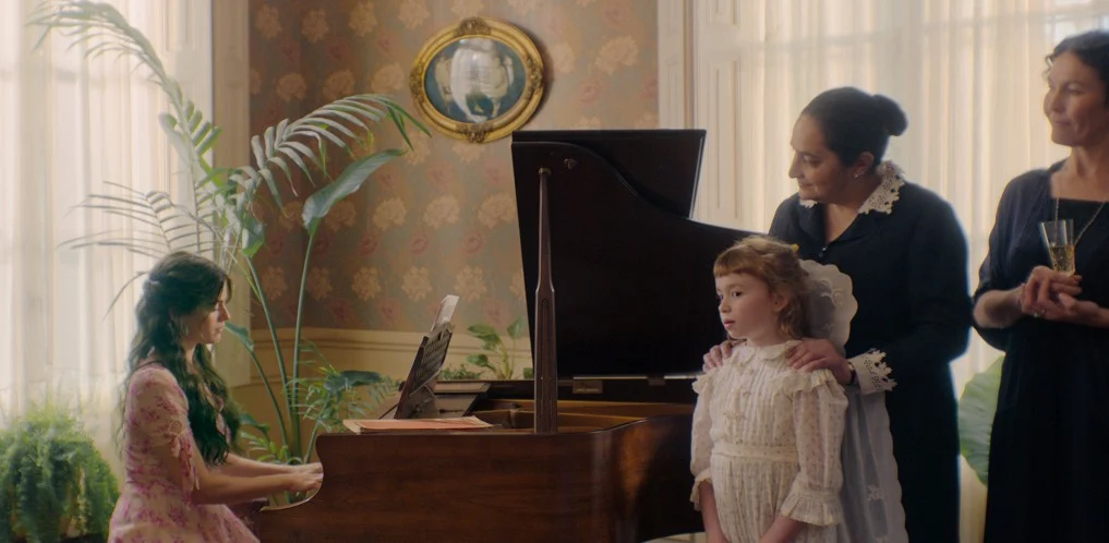 Serie La Casa de los Espíritus — La Serie La Casa de los Espíritus de Isabel Allende se estrena globalmente en Pr