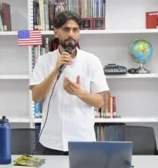 Iván Esteban Buitrago — Iván Esteban Buitrago Presenta "El Jardín de los Duendes"