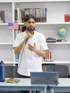 Iván Esteban Buitrago — Iván Esteban Buitrago Presenta "El Jardín de los Duendes"