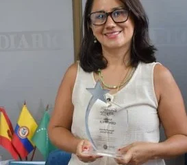 Científica Risaralda Reconocida — Científica Risaralda Reconocida por su Contribución a la Investigación