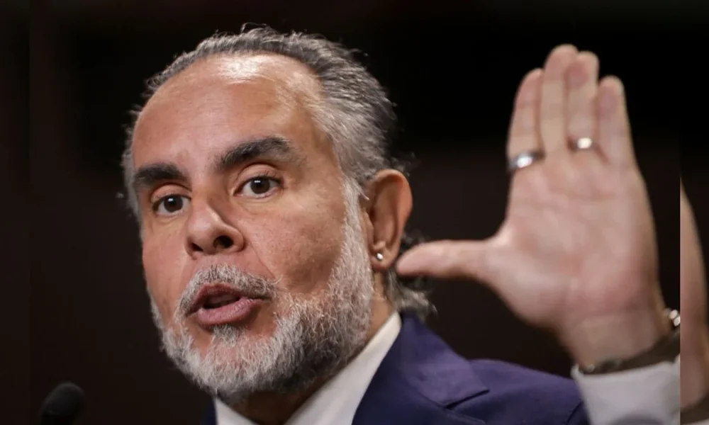 Advertencia Petro Alcaldes — Ministro Benedetti Responde a Advertencia Petro a Alcaldes por Avalúo Predial