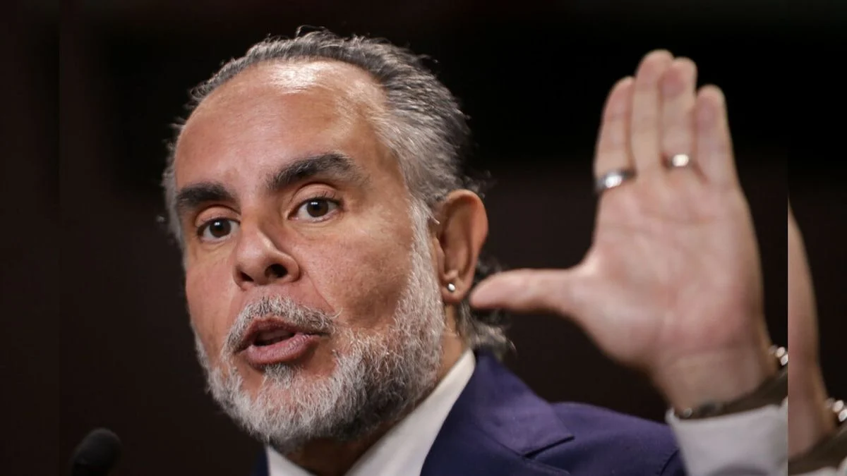 Advertencia Petro Alcaldes — Ministro Benedetti Responde a Advertencia Petro a Alcaldes por Avalúo Predial