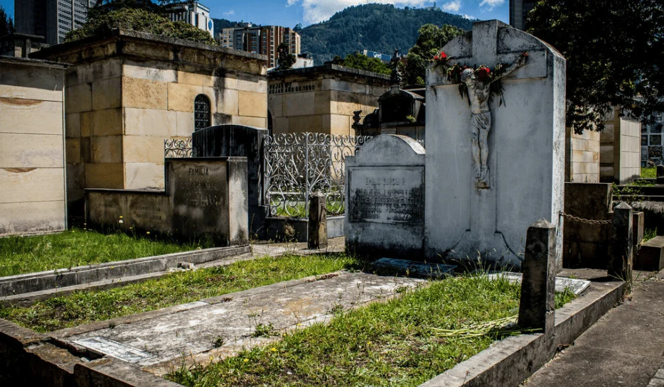 hidrólisis alcalina cadáveres — Colombia Autoriza Hidrólisis Alcalina para Manejo de Cadáveres