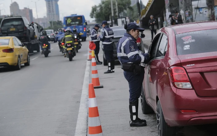 irregularidades fotocomparendos Bogotá — Denuncian Irregularidades en Fotocomparendos en Bogotá: Multas sin Inmovilizació
