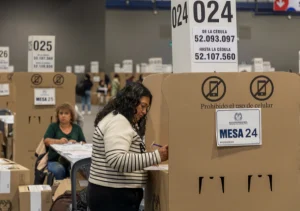 Encuesta presidencial Invamer — Encuesta presidencial Invamer: Cepeda lidera y Valencia gana terreno