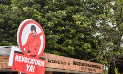 revocatoria alcalde Bogotá — Radican firmas para iniciar revocatoria alcalde Bogotá Carlos Fernando Galán