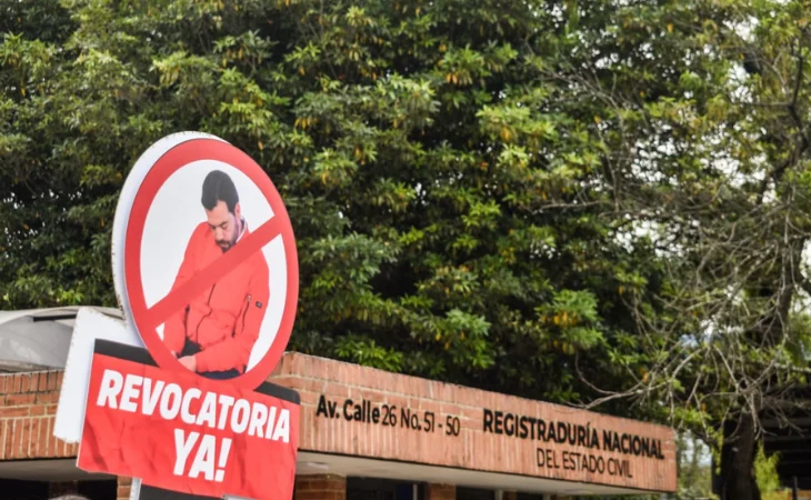 revocatoria alcalde Bogotá — Radican firmas para iniciar revocatoria alcalde Bogotá Carlos Fernando Galán