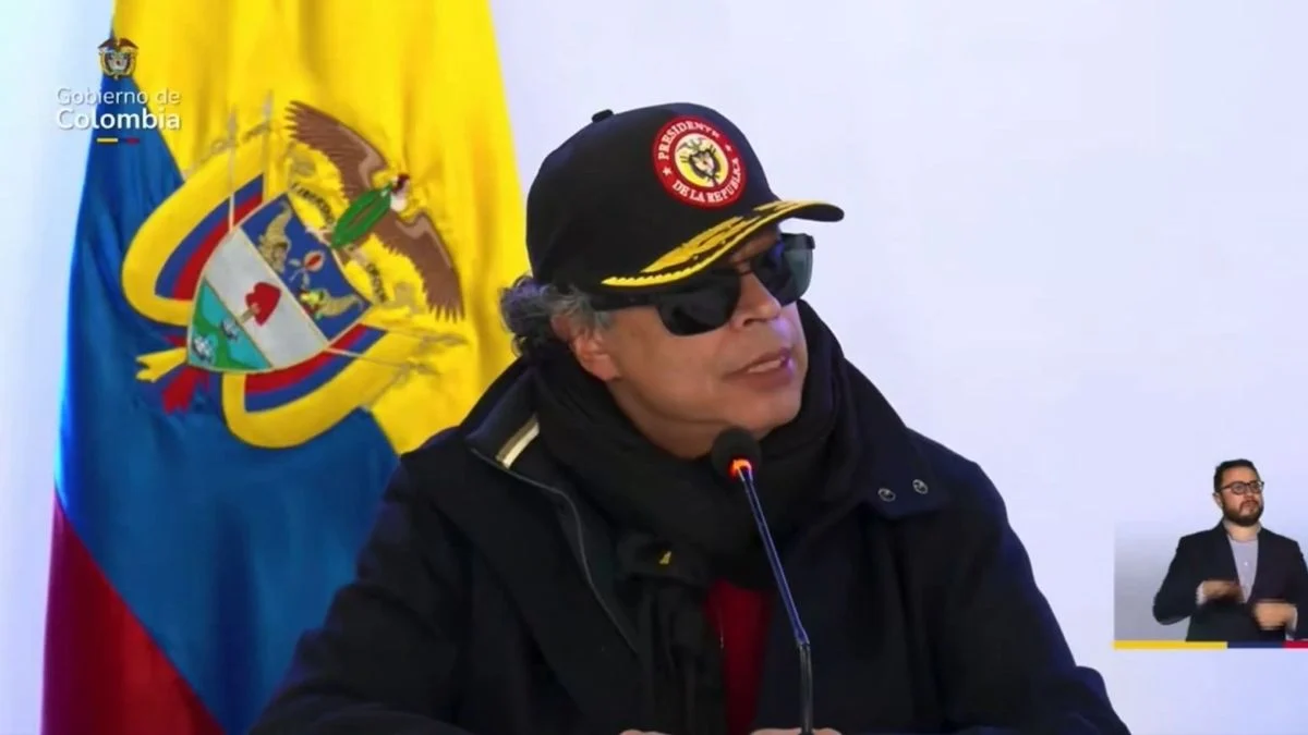 subsidios vivienda Petro — Presidente Petro Cuestiona Subsidios Vivienda Mi Casa Ya