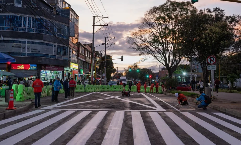 vía La Gaitana — Vía La Gaitana en Suba, Bogotá, Reabre Tras Reparación de Socavón