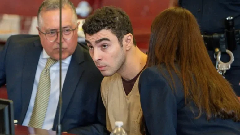 aplazamiento del juicio contra Mangione — Juicio contra Luigi Mangione se aplaza hasta octubre de 2026