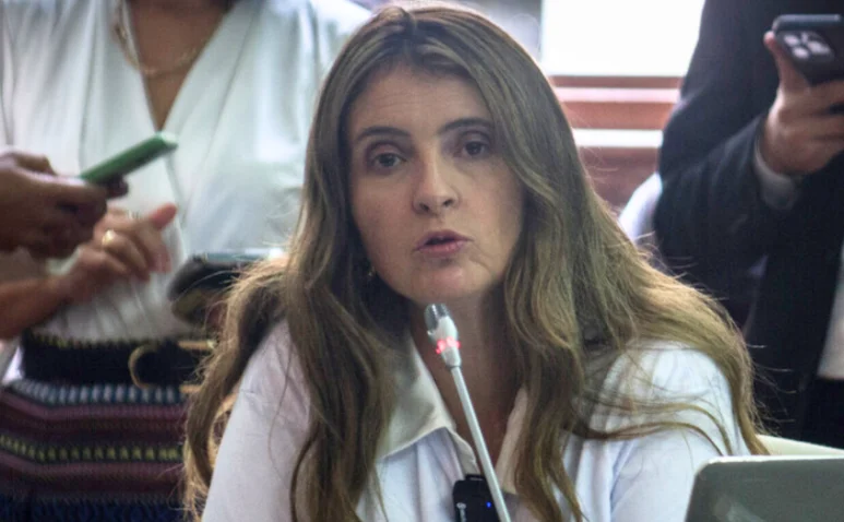 Petro vínculos contrabando — Petro vínculos contrabando: Paloma Valencia exige explicaciones al presidente