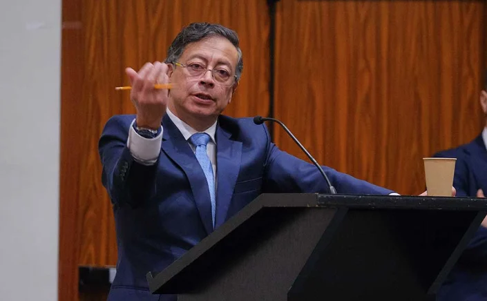 Petro demanda presidente Ecuador — Petro demanda a presidente de Ecuador por presunta calumnia: Implicaciones de la