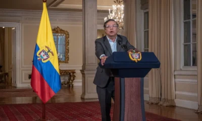alza salario mínimo — Alza Salario Mínimo: Propuesta de Petro Desata Debate Económico en Colombia