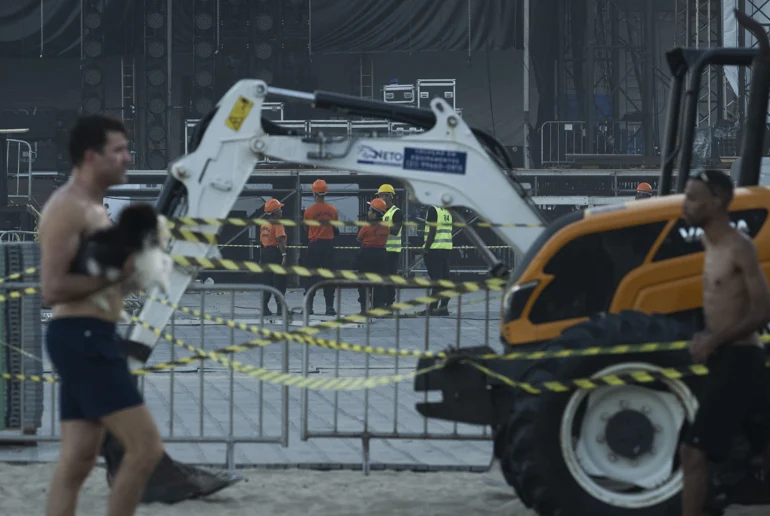 muerte trabajador Shakira — Muerte Trabajador Shakira: Accidente Fatal en Montaje de Escenario en Río