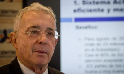 Uribe acusa a Cepeda de engañar — Uribe acusa a Cepeda de engañar con la Paz Total y lo vincula con Raúl Reyes