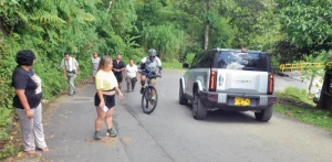 vía Los Molinos sin andenes — Vía Los Molinos en Dosquebradas carece de andenes y separadores de seguridad