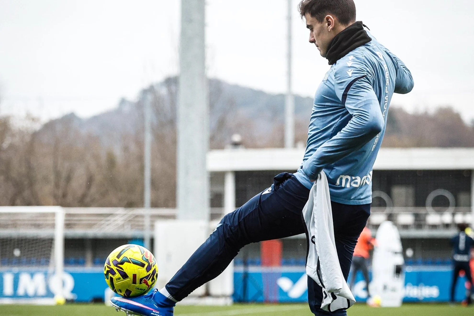 Lesión Barrenetxea Mundial — Lesión Barrenetxea Mundial: Real Sociedad confirma baja clave del delantero